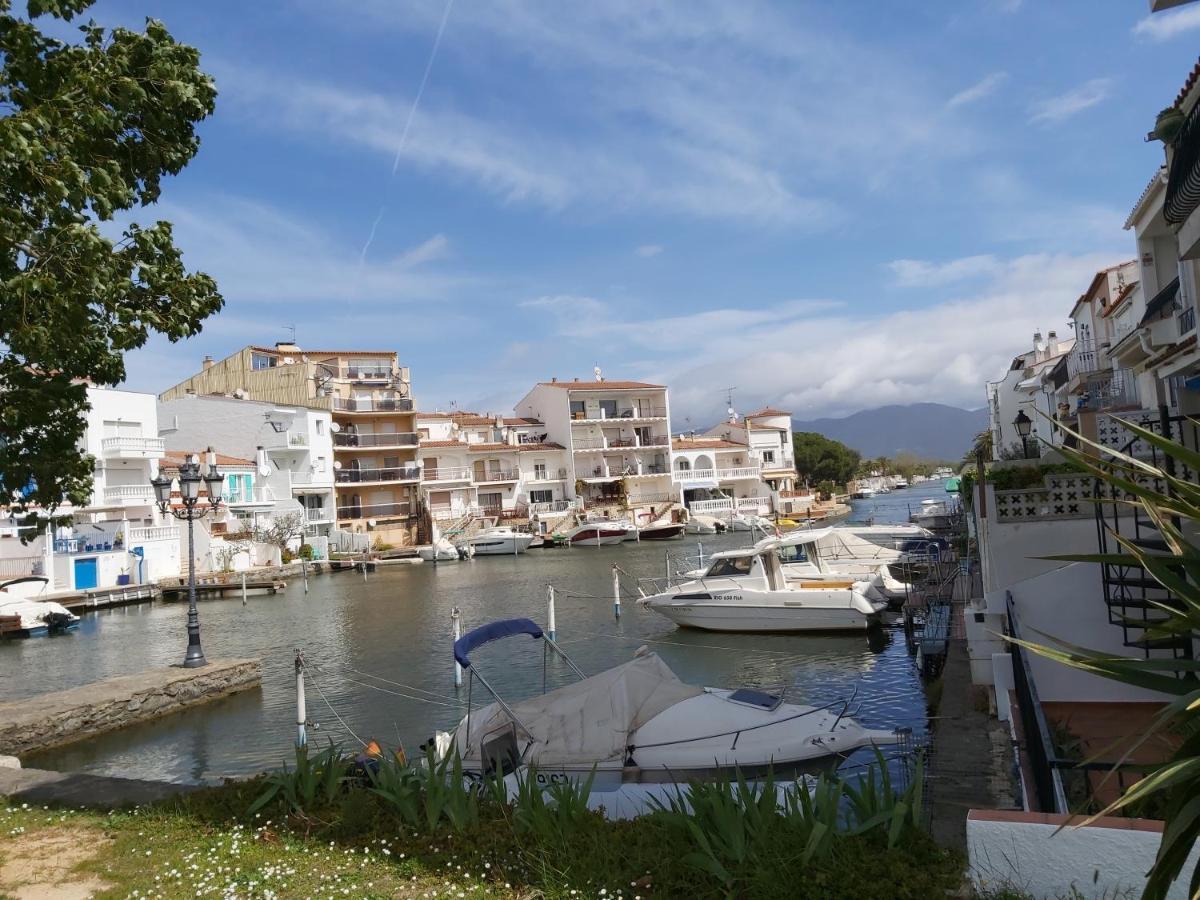 Estudi Amb Vistes Al Canal Apartment Empuriabrava Exterior photo