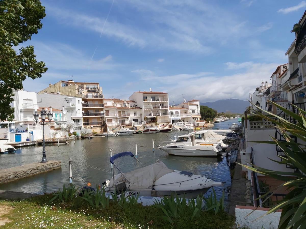 Estudi Amb Vistes Al Canal Apartment Empuriabrava Exterior photo